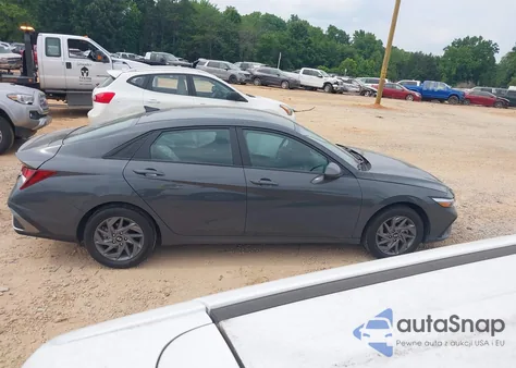 2024 Hyundai Elantra Sel z USA, uszkodzony, nr VIN KMHLM4DG4RU691423